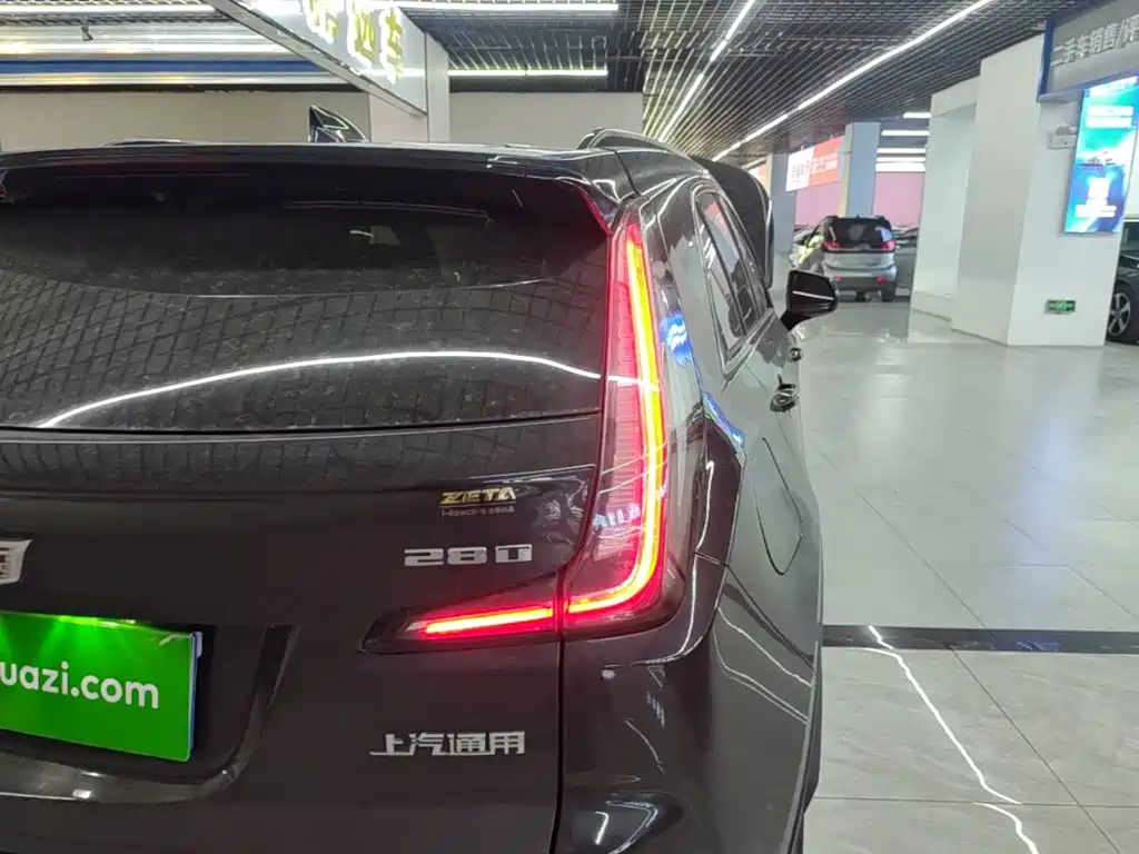 Cadillac XT4 — миниатюра 8