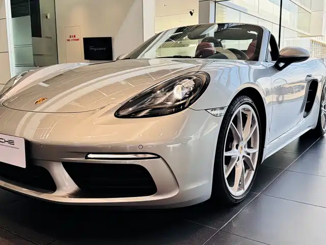 PORSCHE 718 2024