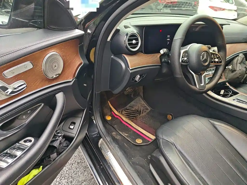 Mercedes-Benz E-Class — миниатюра 14