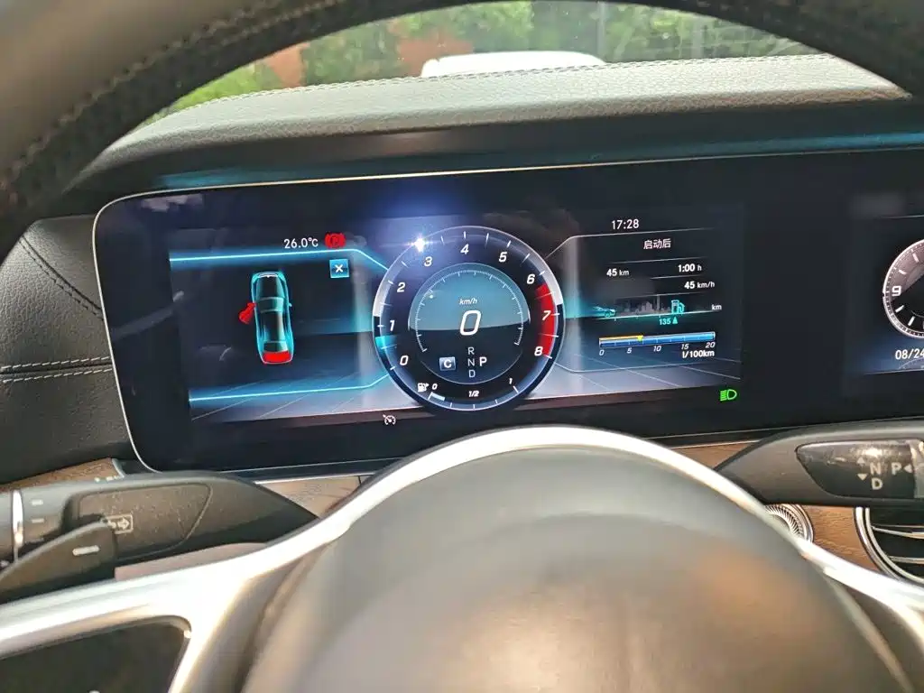 Mercedes-Benz E-Class — миниатюра 4