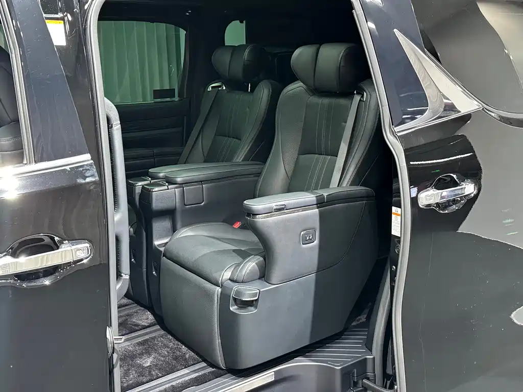 Lexus LM — миниатюра 16