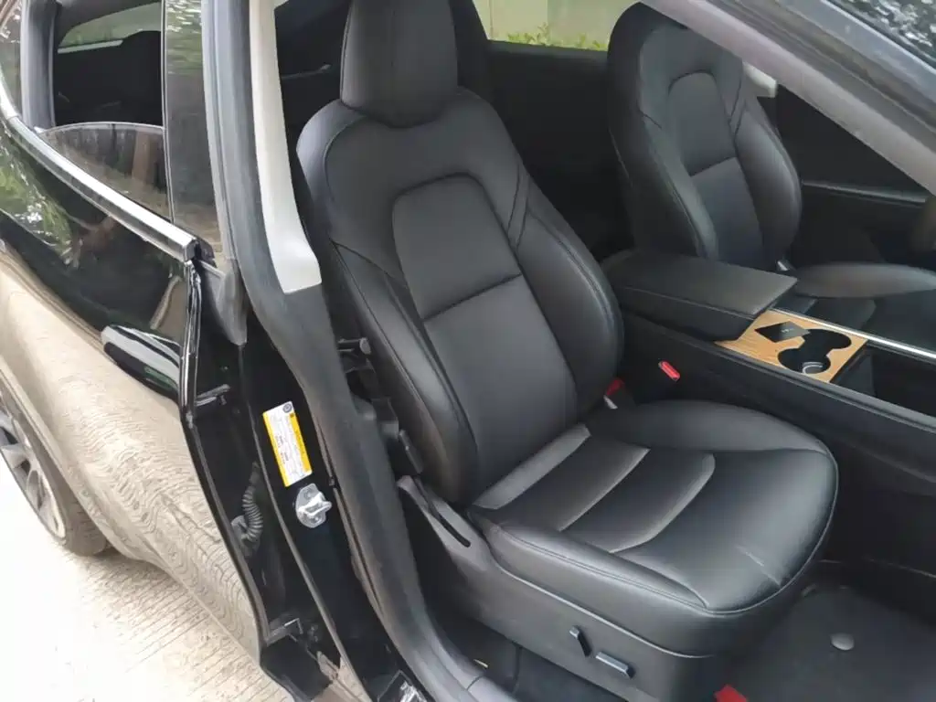 Tesla Model Y — миниатюра 25