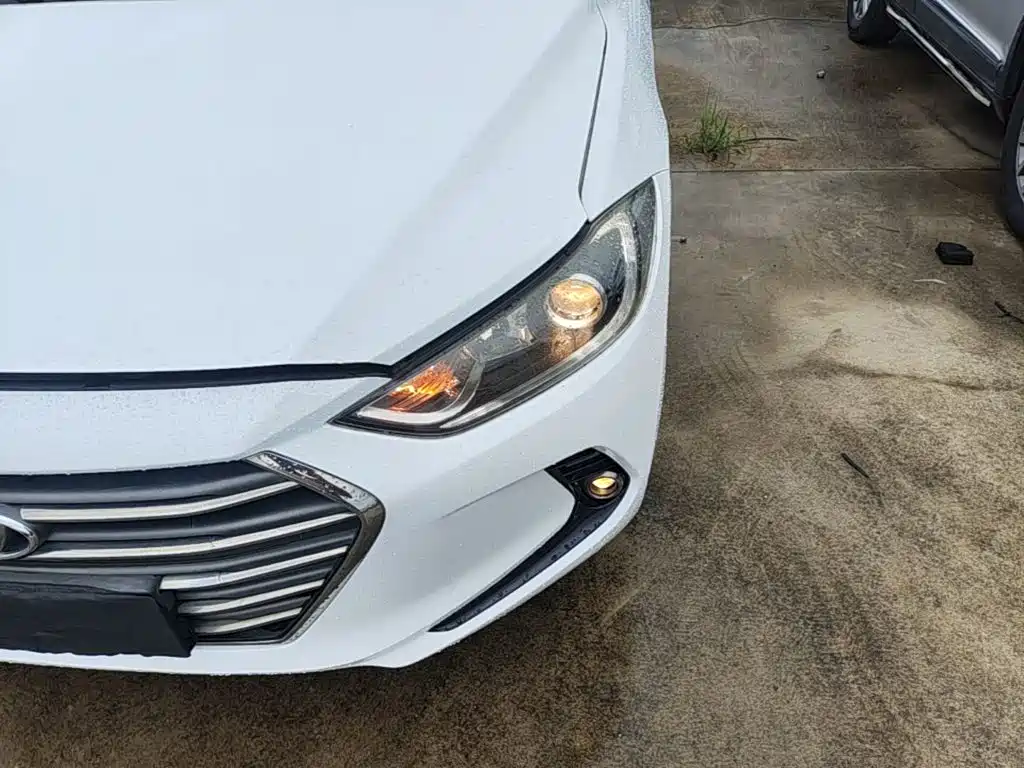 Hyundai Elantra — миниатюра 24