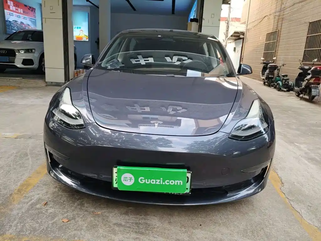 Tesla Model 3 — миниатюра 3