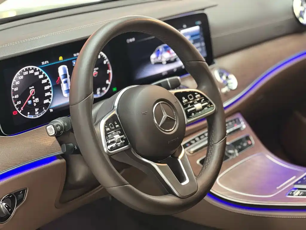 Mercedes-Benz E-Class — миниатюра 7