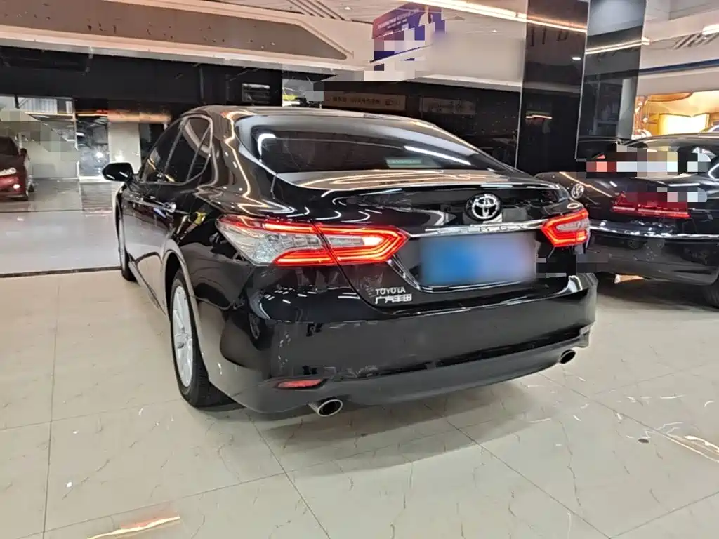 Toyota Camry — миниатюра 5