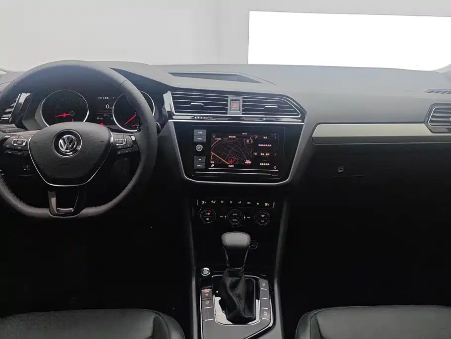 Volkswagen Tiguan L — миниатюра 13