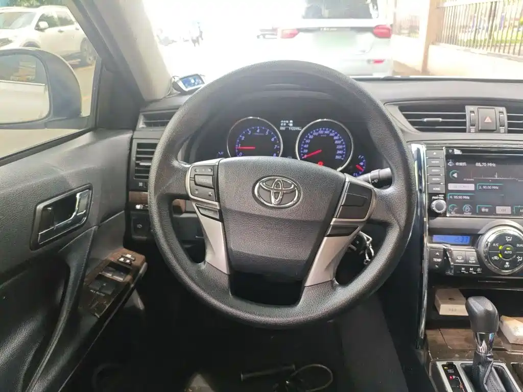 Toyota Reiz — миниатюра 6