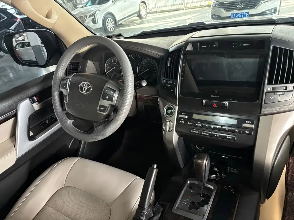 Toyota Land Cruiser — миниатюра 6