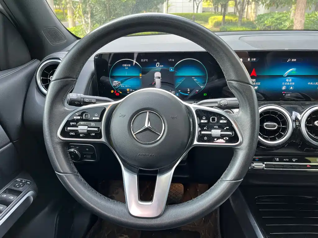 Mercedes-Benz GLB — миниатюра 10