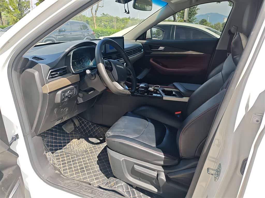 Jetour Jetour X70 1.5 л 2023 г. Белый, пробег 18500 км