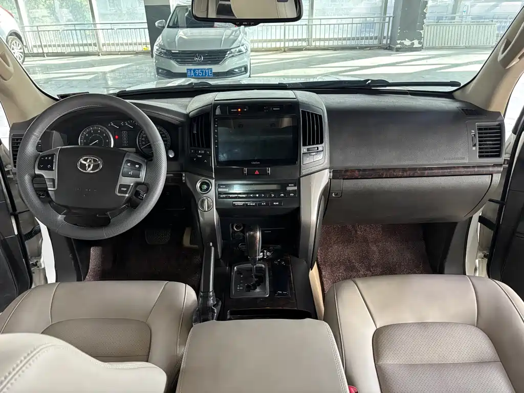 Toyota Land Cruiser — миниатюра 8