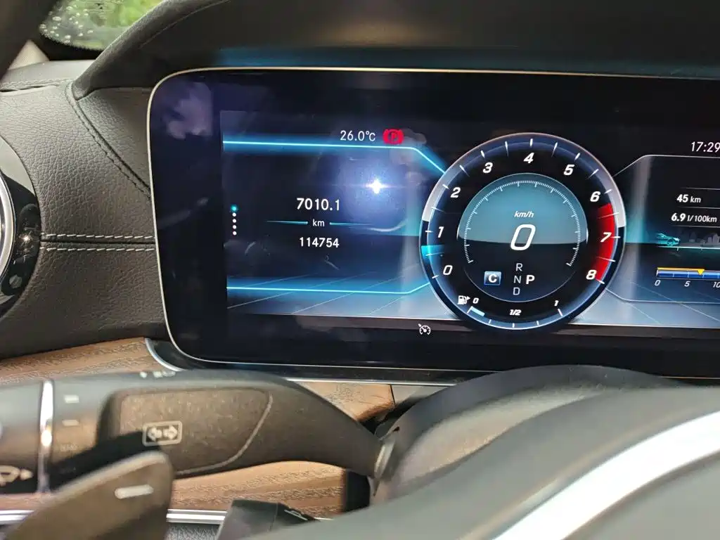 Mercedes-Benz E-Class — миниатюра 5