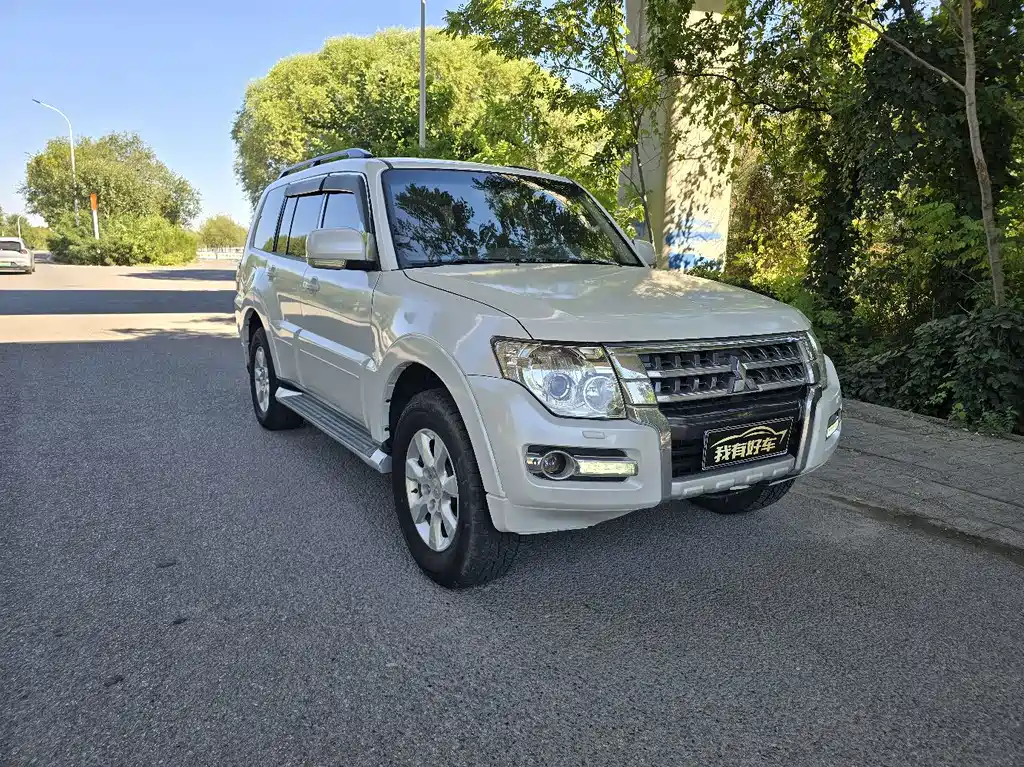 Mitsubishi Pajero (Import) — миниатюра 3