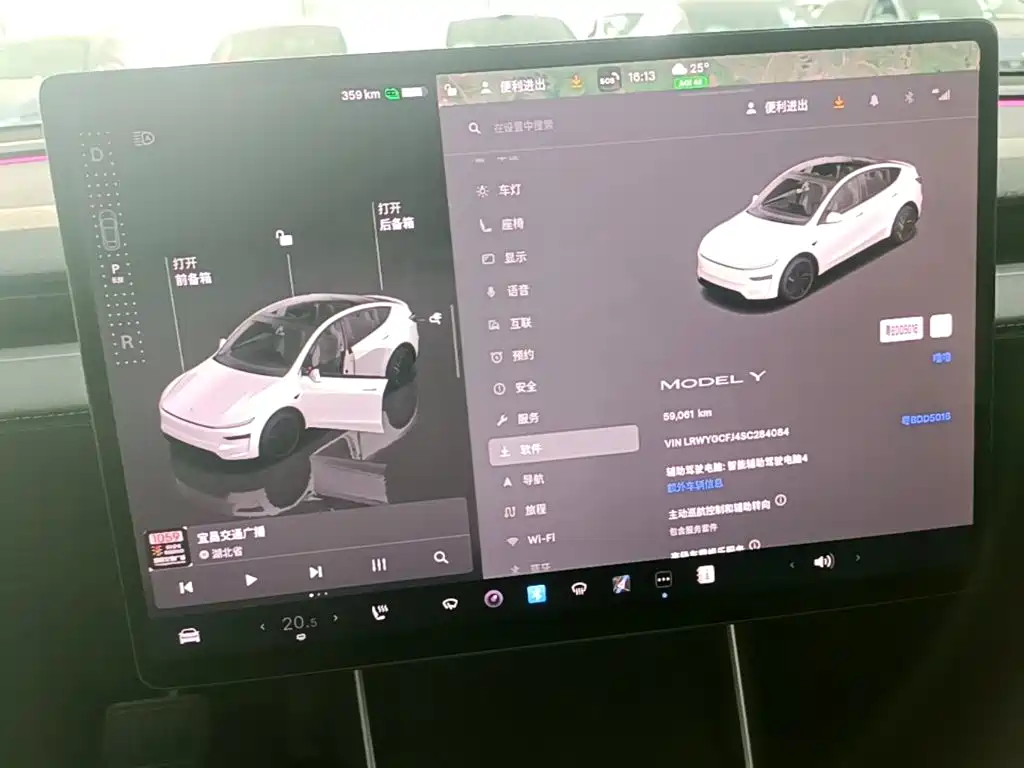 Tesla Model Y — миниатюра 12