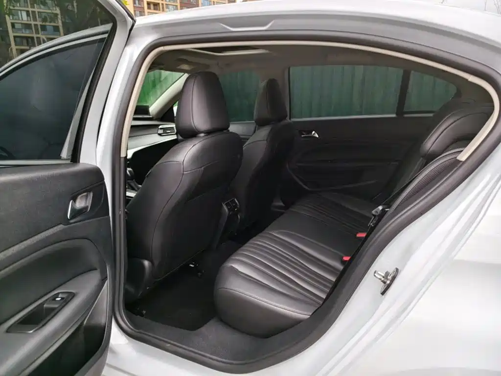 Peugeot 408 — миниатюра 11
