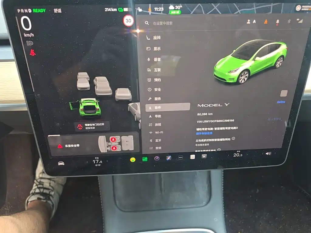 Tesla Model Y — миниатюра 11