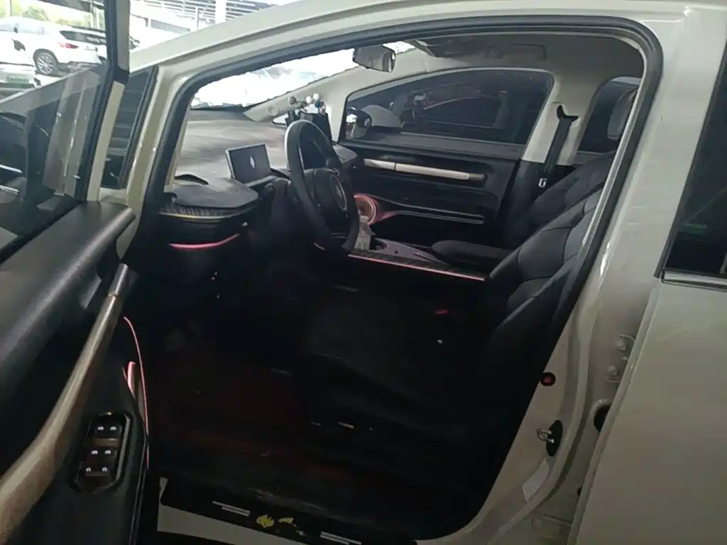 Baojun Yunduo — миниатюра 15
