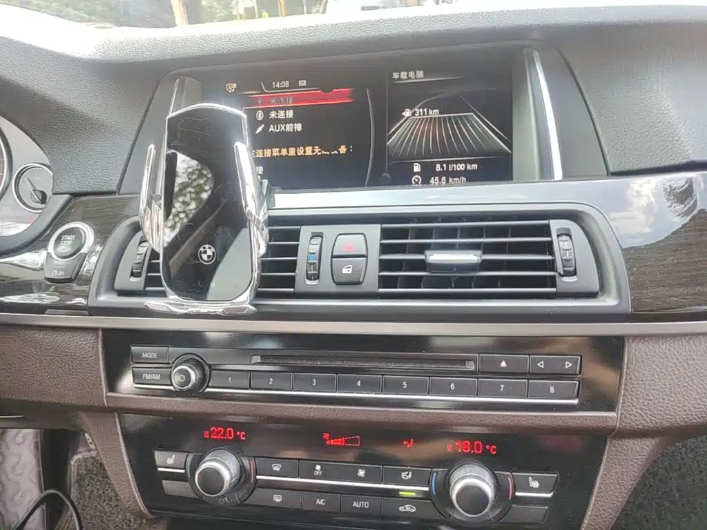 BMW 5 Series — миниатюра 13