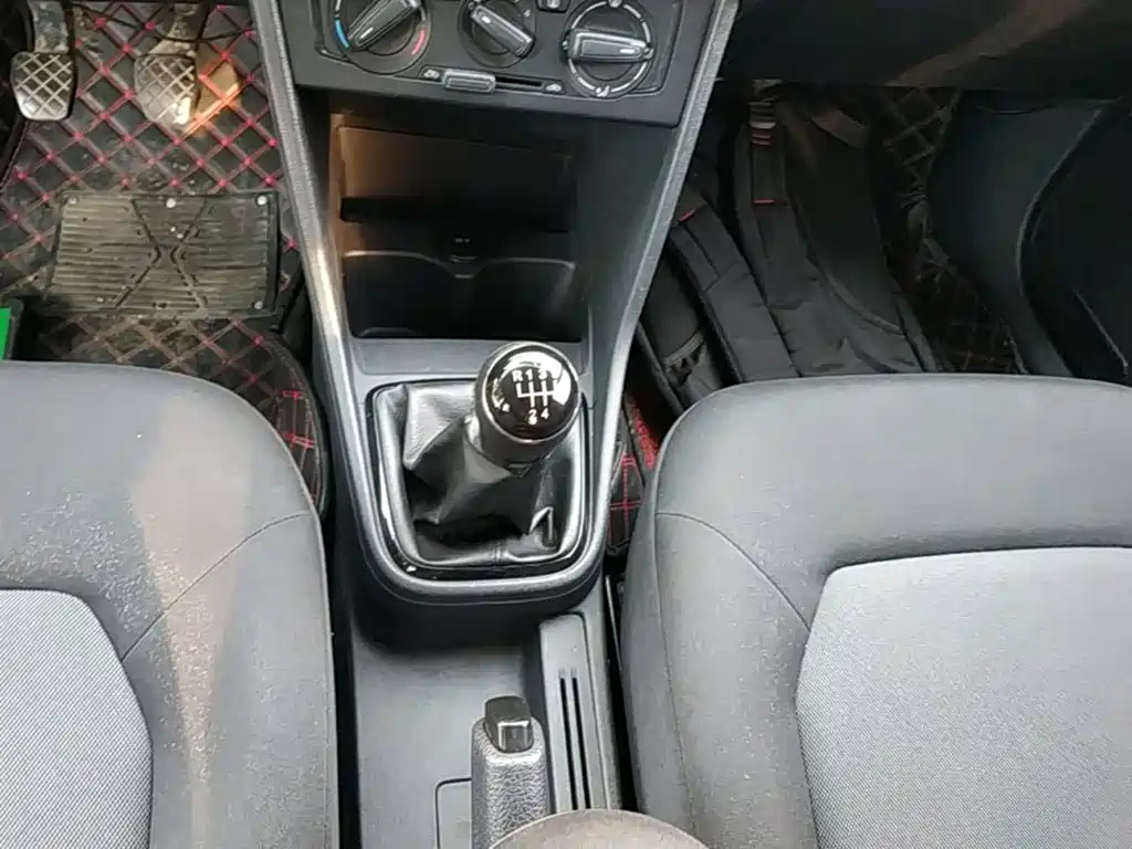 Volkswagen Jetta — миниатюра 14