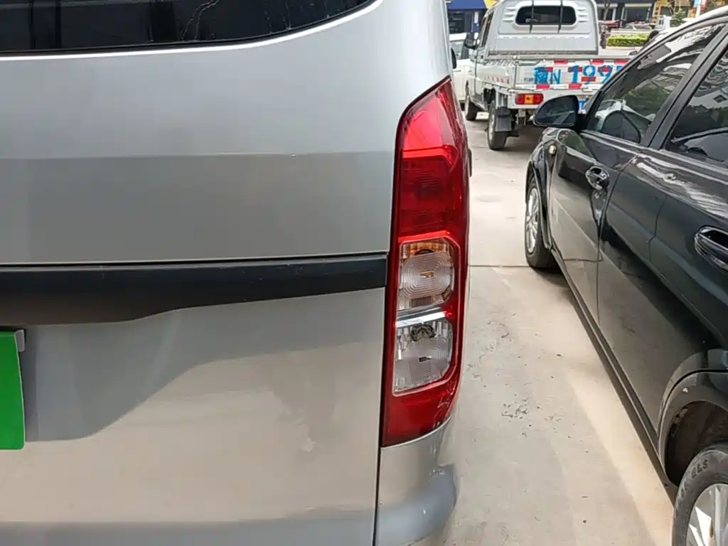 Wuling Hongguang V — миниатюра 8