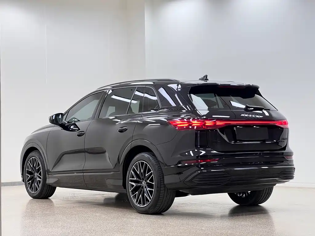 Audi Q5 e-tron — миниатюра 5
