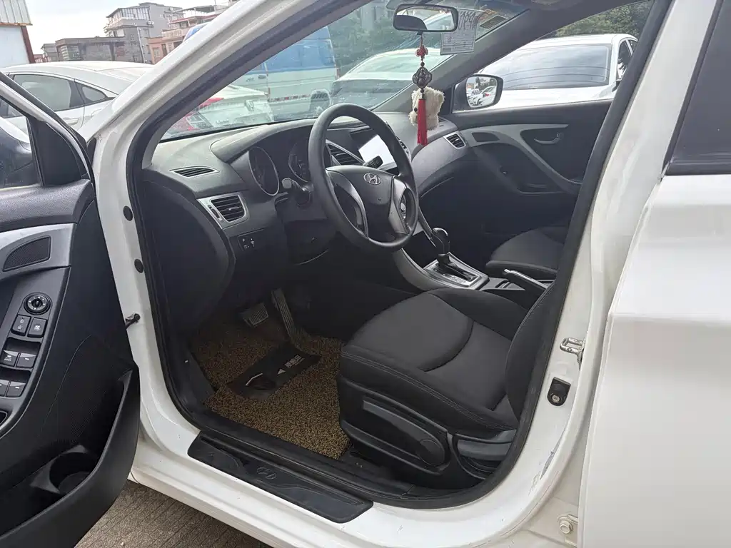 Hyundai Elantra Langdong — миниатюра 5