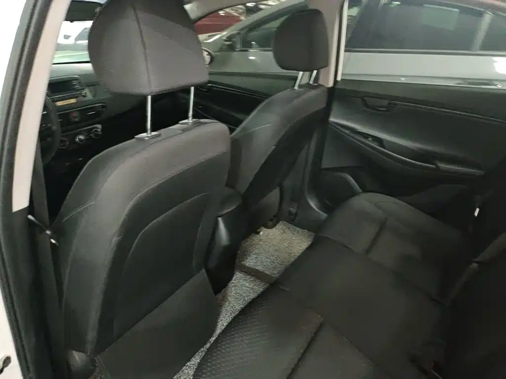 Hyundai Elantra — миниатюра 15