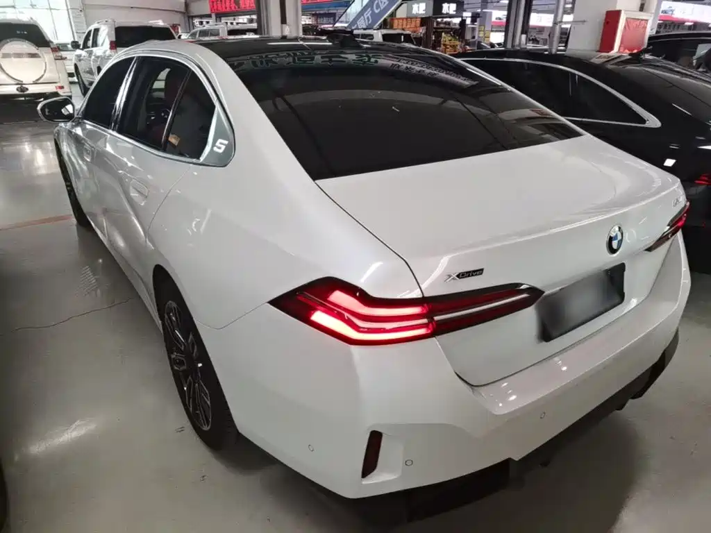 BMW 5 Series — миниатюра 5