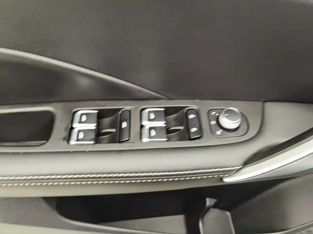Geely Binyue — миниатюра 9