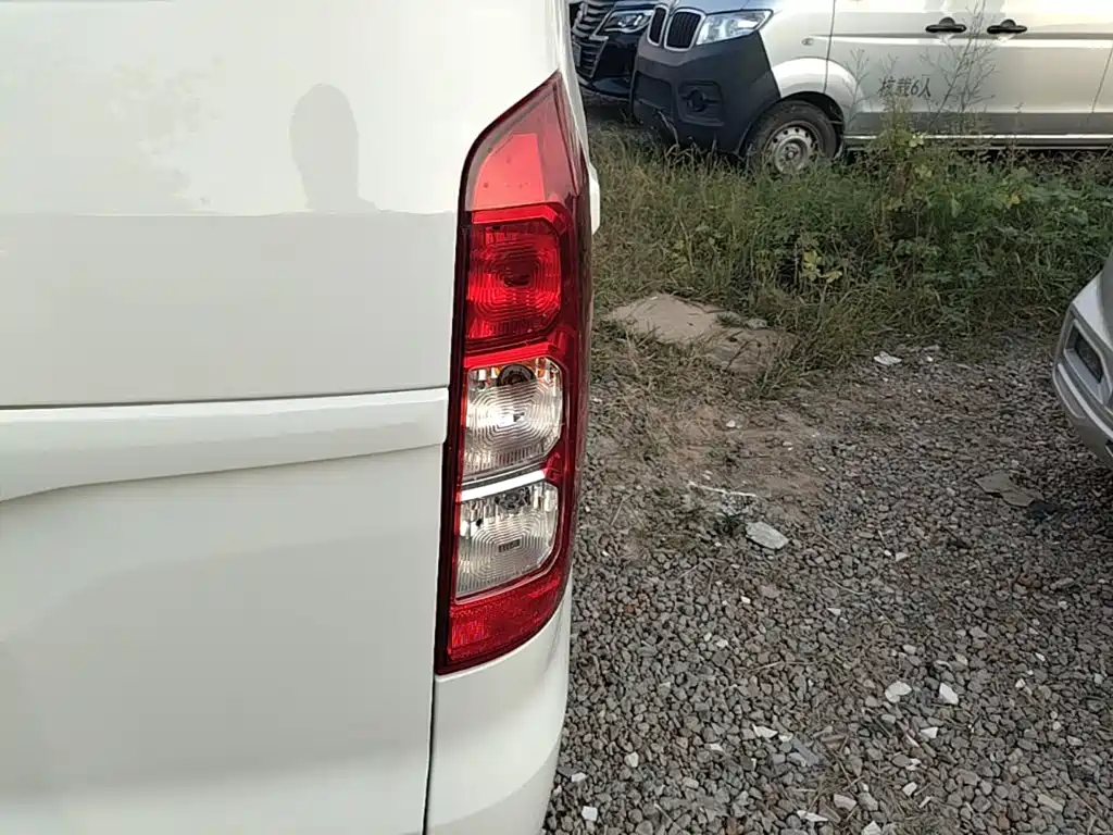 Wuling Hongguang V — миниатюра 8