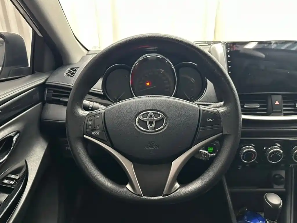 Toyota Yaris L — миниатюра 10