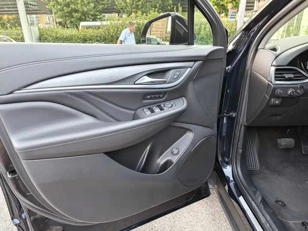 Buick Enclave — миниатюра 14
