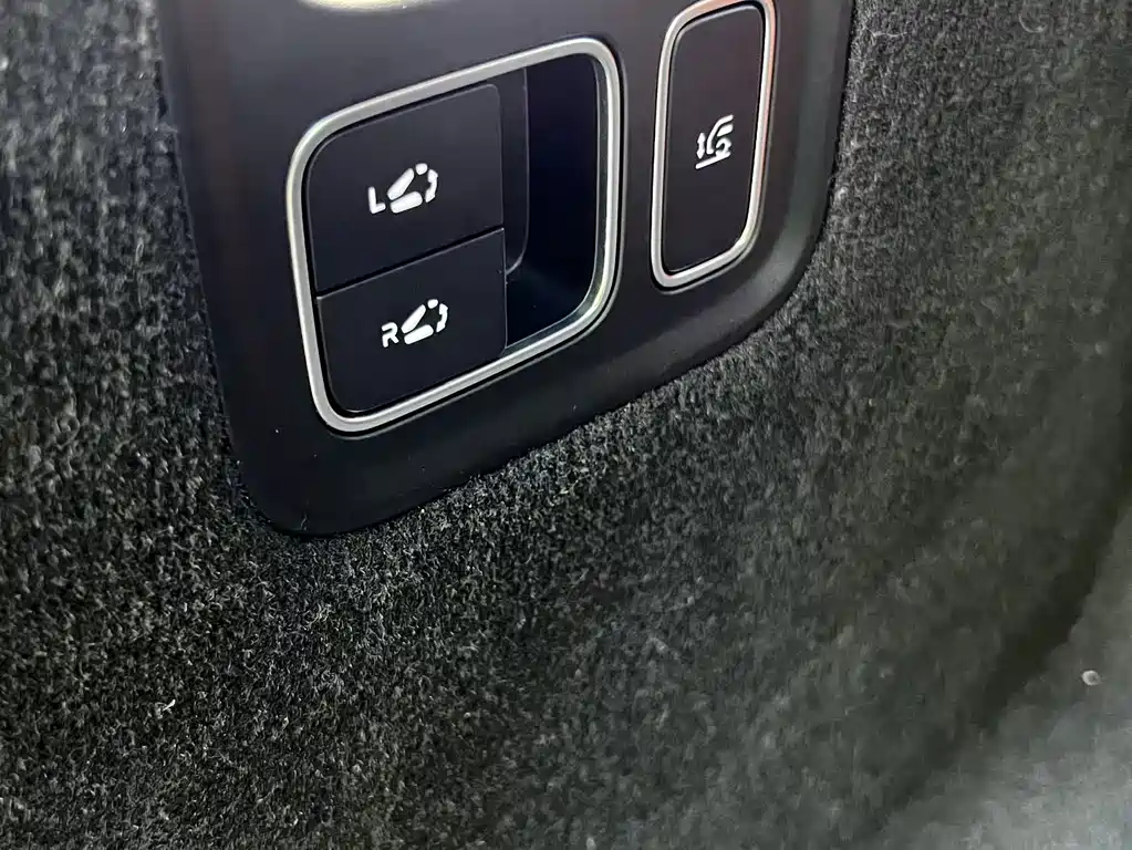 Li Auto Li L8 — миниатюра 11