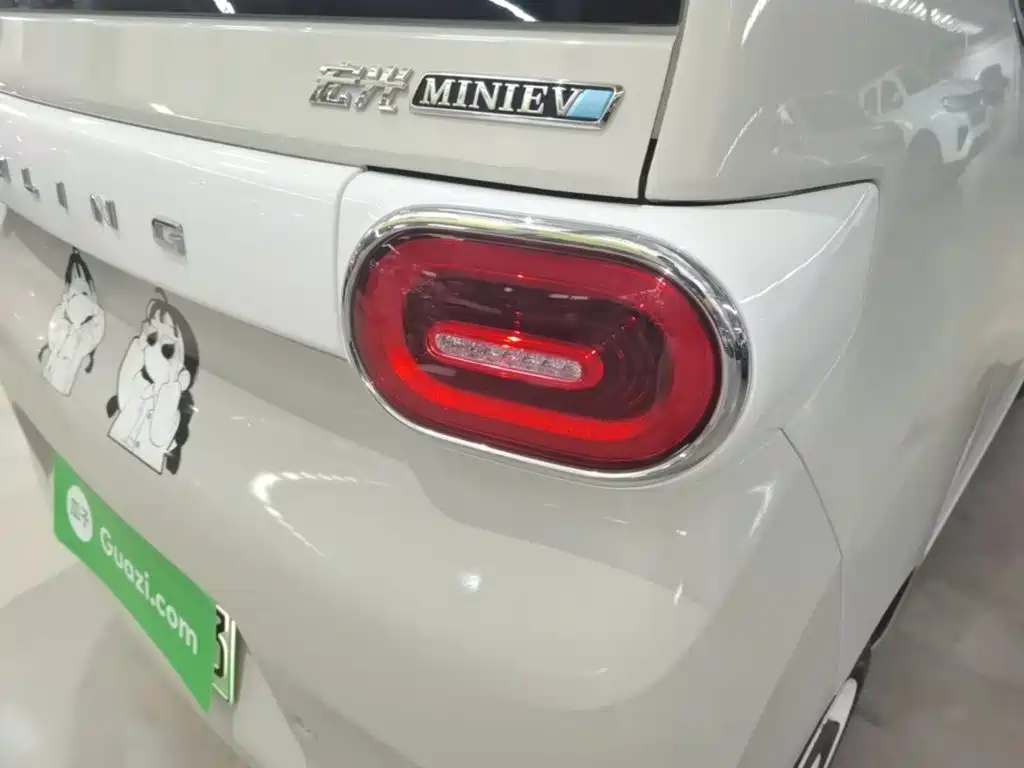 Wuling MINIEV — миниатюра 8