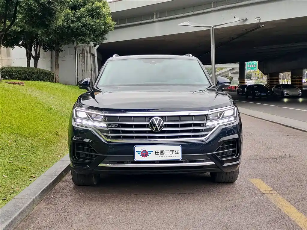 VOLKSWAGEN TOUAREG