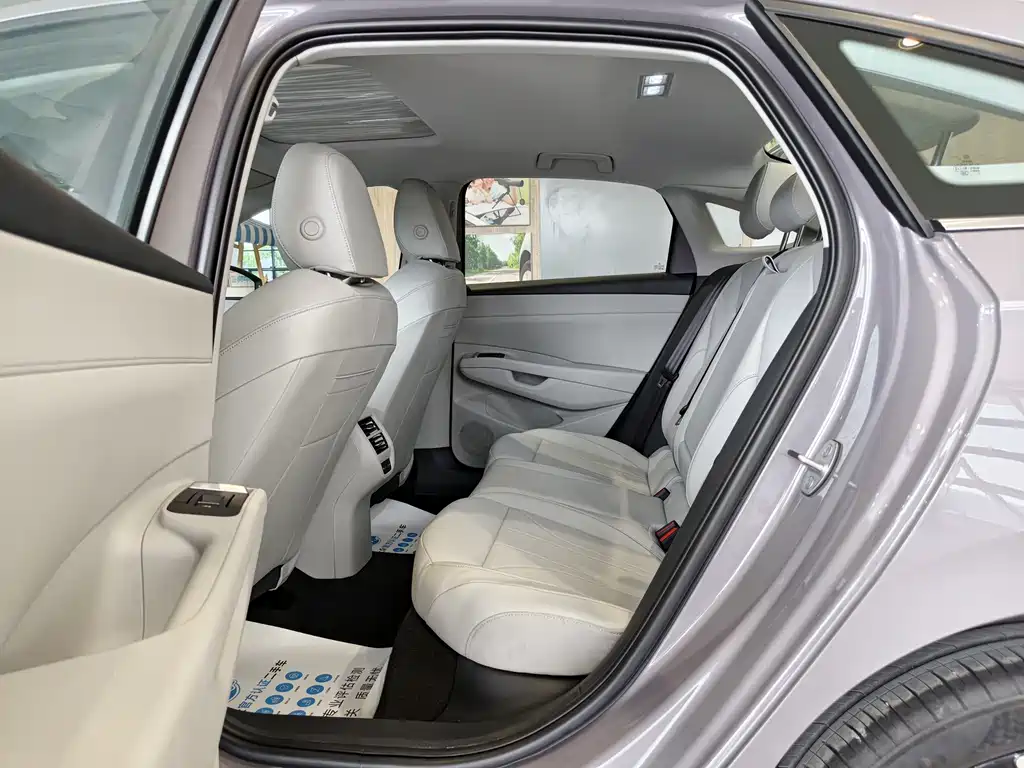 Volkswagen Lavida — миниатюра 5