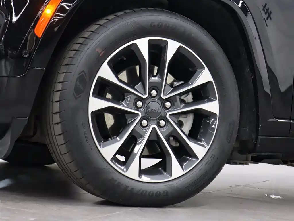 Jeep Grand Cherokee 4xe (Import) — миниатюра 32