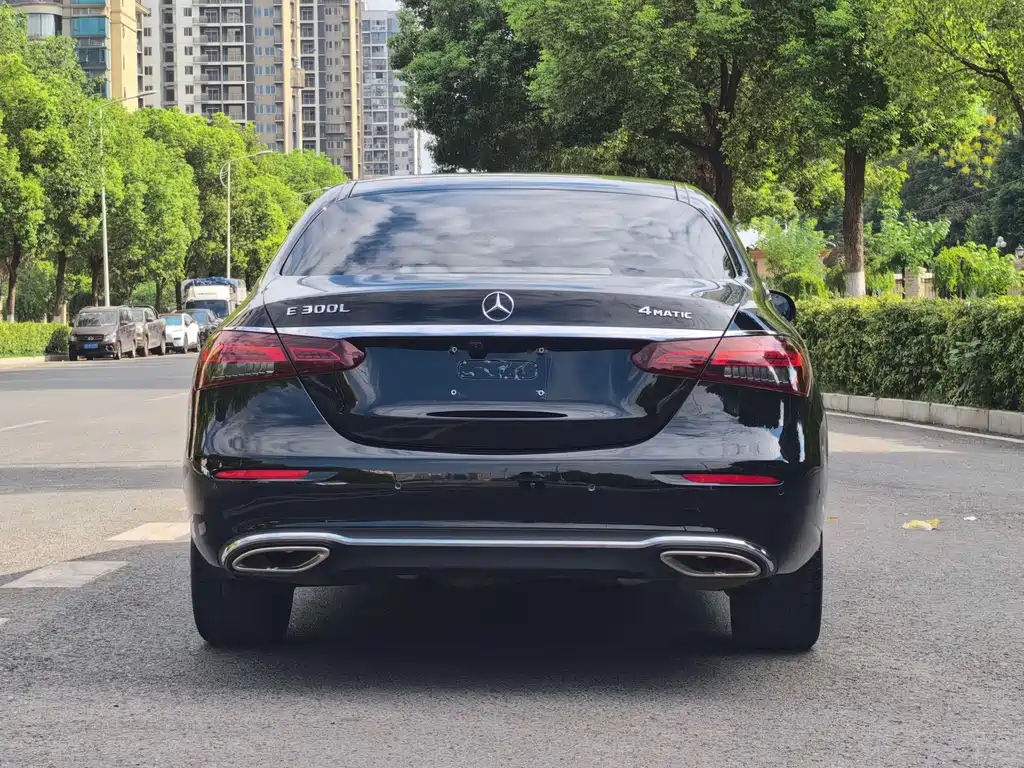 Mercedes-Benz E-Class — миниатюра 16