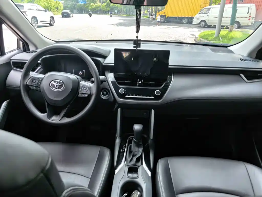 Toyota Corolla Cross — миниатюра 15