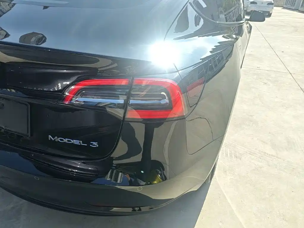 Tesla Model 3 — миниатюра 8