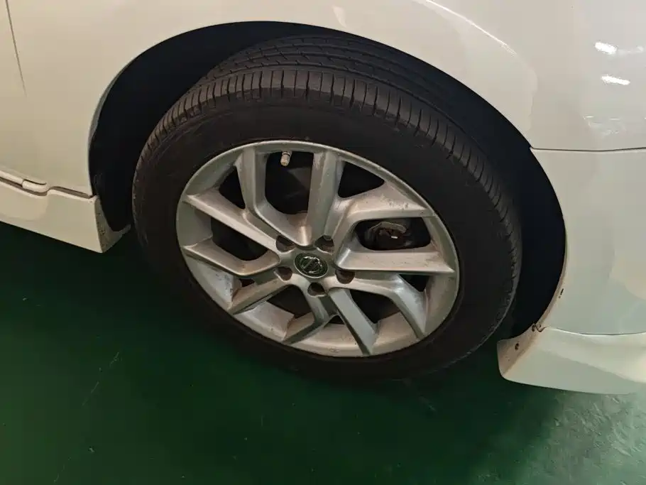 Nissan Tiida — миниатюра 6