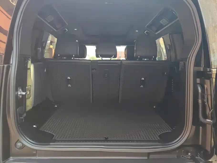 Land Rover Defender — миниатюра 4