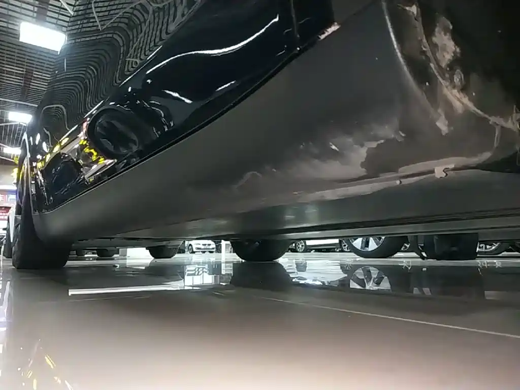 Tesla Model Y — миниатюра 21
