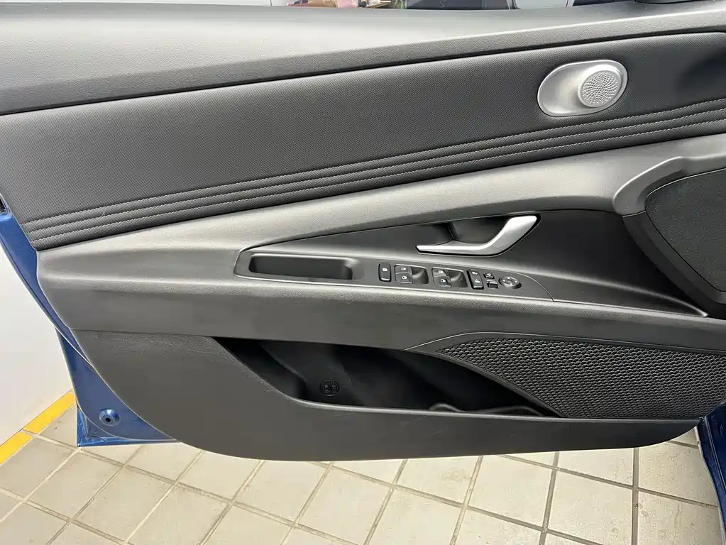 Hyundai Elantra — миниатюра 15