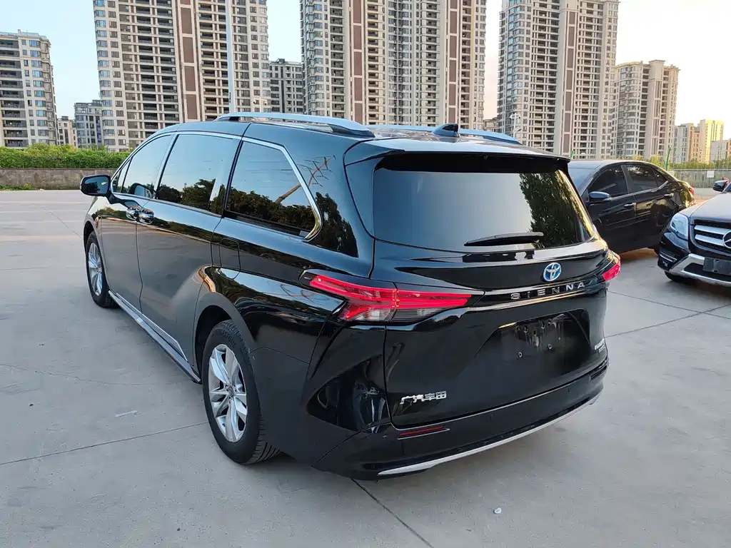 Toyota Sienna — миниатюра 6