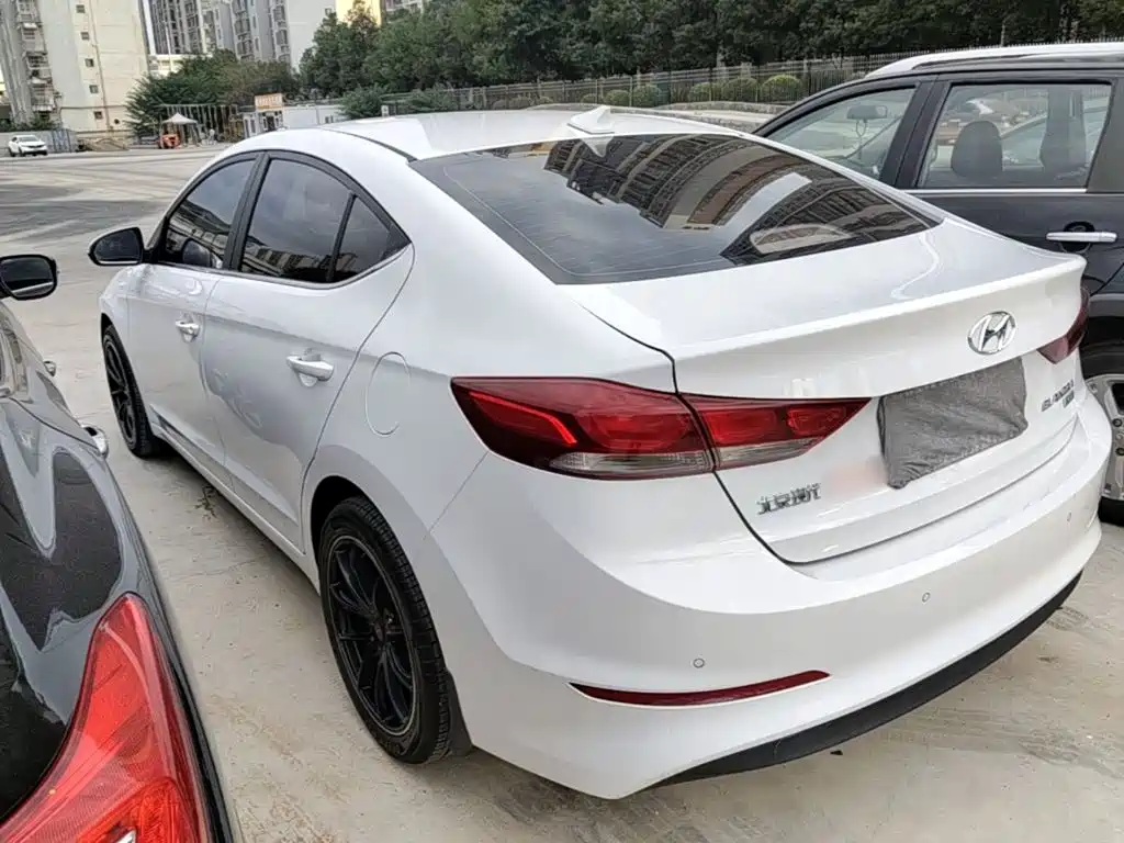 Hyundai Elantra — миниатюра 5