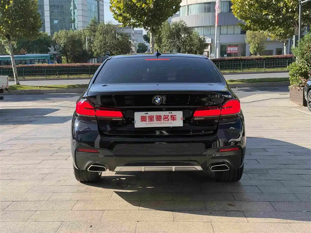 BMW 5 Series — миниатюра 8
