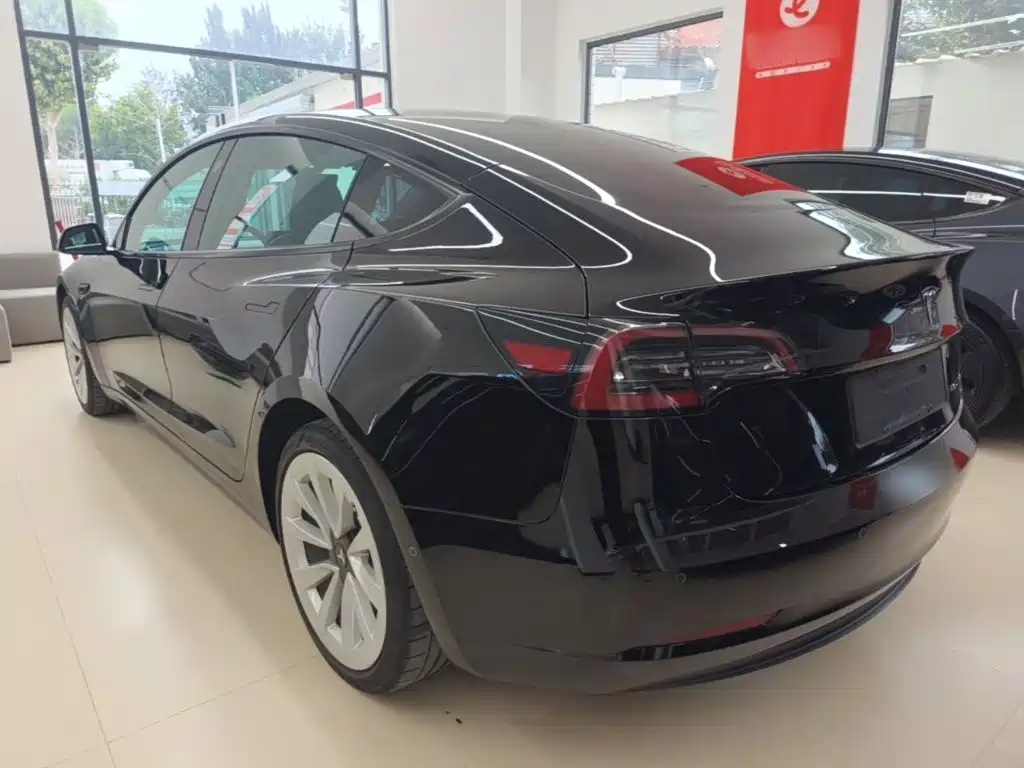 Tesla Model 3 — миниатюра 5
