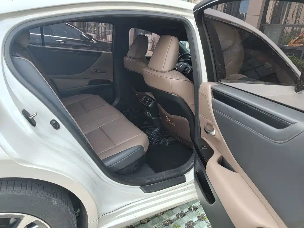 Lexus ES — миниатюра 6